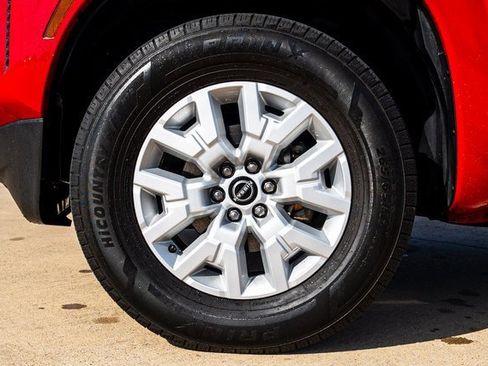 Used 2022 Nissan Frontier SV image 6