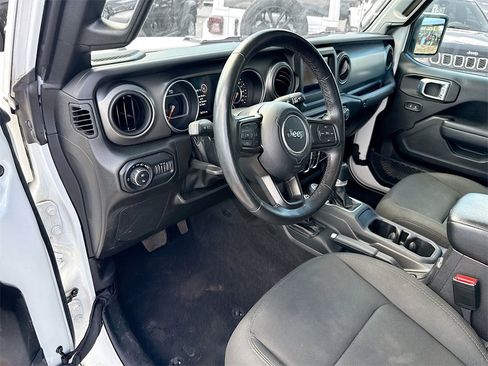 Used 2022 Jeep Gladiator Willys image 10