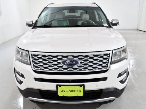 Used 2017 Ford Explorer Platinum image 3