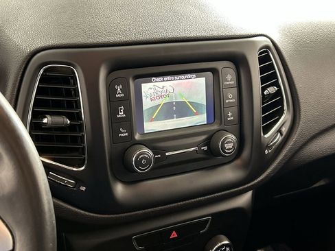 Used 2018 Jeep Compass Latitude image 18