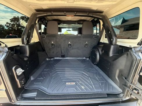 Used 2019 Jeep Wrangler Unlimited Sahara AWD/4WD image 16