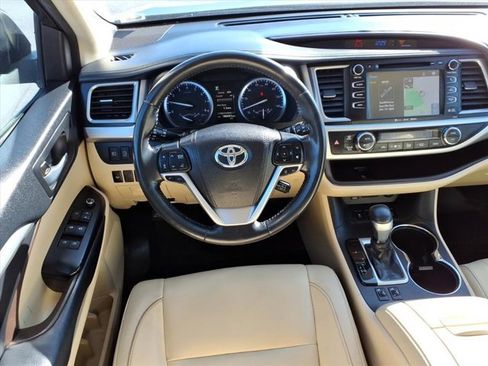 Used 2018 Toyota Highlander XLE image 7