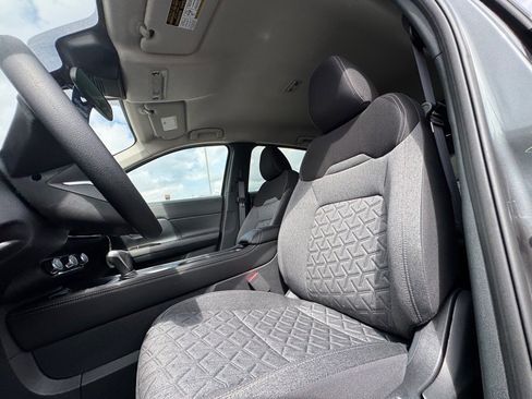 New 2025 Nissan Kicks SV image 14