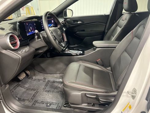 Certified 2025 Chevrolet Trax RS w/ Driver Confidence Package image 13