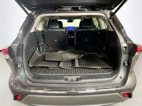 Used 2023 Toyota Highlander Platinum image 29