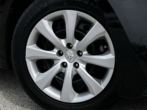 Used 2024 Toyota Corolla LE image 27