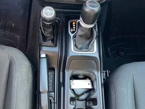 Used 2019 Jeep Wrangler Sport AWD/4WD image 15
