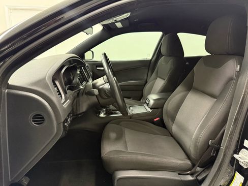 Used 2018 Dodge Charger SXT w/ Blacktop Package image 15