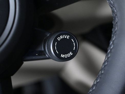 Certified 2025 Porsche Macan Electric image 23