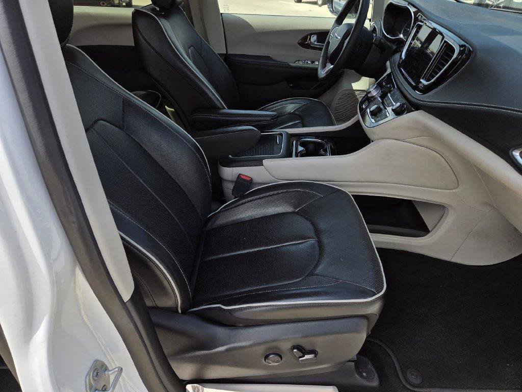 Used 2023 Chrysler Pacifica Limited FWD image 33