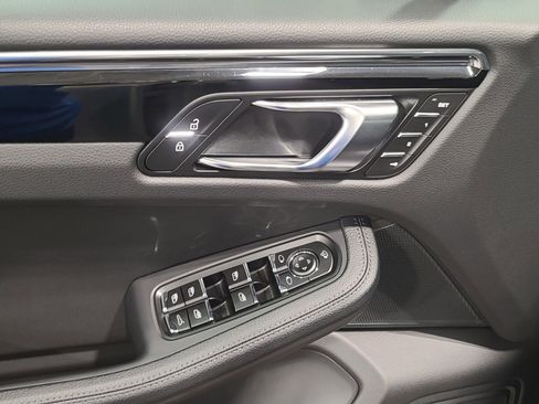 New 2026 Porsche Macan image 14