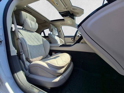 Used 2024 Mercedes-Benz S 580e 4MATIC Sedan image 21