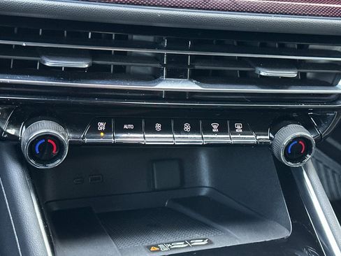 Used 2024 Chevrolet Traverse Z71 image 25