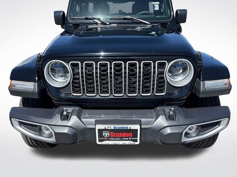 Used 2025 Jeep Wrangler Unlimited Sahara AWD/4WD image 10