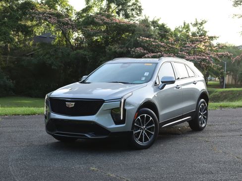 Used 2024 Cadillac XT4 Sport w/ Technology Package FWD image 2