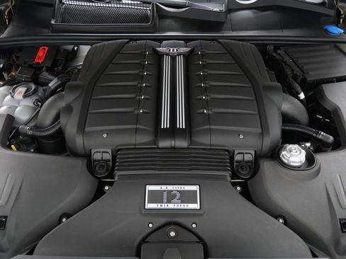 Used 2017 Bentley Bentayga AWD/4WD image 12