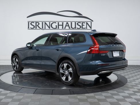 New 2026 Volvo V60 B5 Cross Country Plus w/ Climate Package AWD/4WD image 7