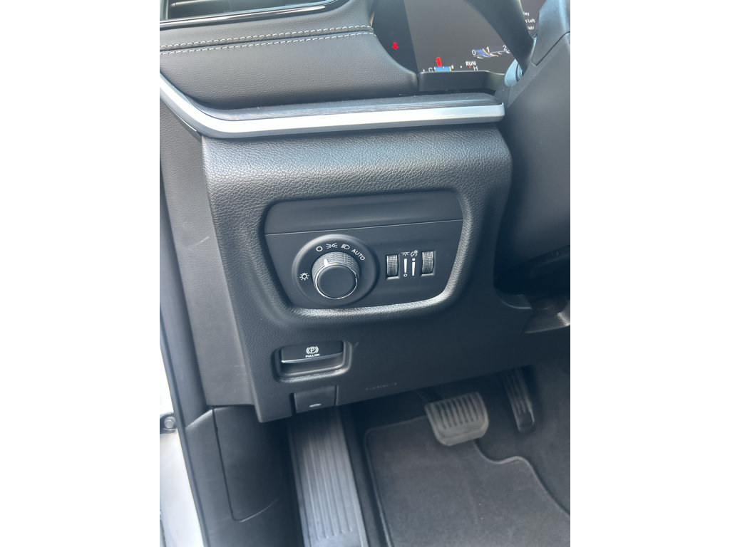 New 2027 Jeep Grand Cherokee Altitude AWD/4WD image 17