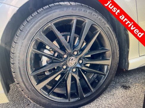 Used 2022 Toyota Camry XSE image 8