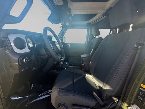 Used 2024 Jeep Wrangler Willys image 9