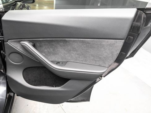 Used 2024 Tesla Model Y Long Range image 34