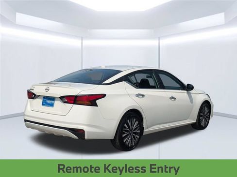 Used 2025 Nissan Altima 2.5 SV FWD image 6