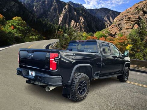 Used 2025 Chevrolet Silverado 2500 ZR2 w/ ZR2 Bison Edition image 3