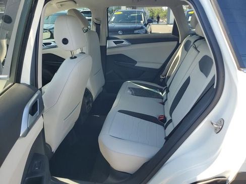 New 2026 Volkswagen Taos SE FWD image 11
