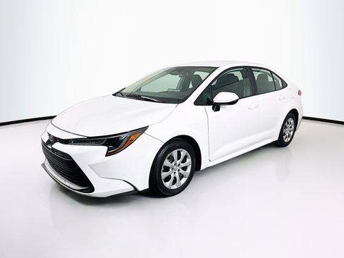 Used 2024 Toyota Corolla LE FWD image 3