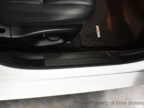 Used 2017 Jaguar XE Premium image 14