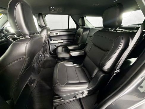 Used 2022 Ford Explorer XLT w/ Equipment Group 202A image 25