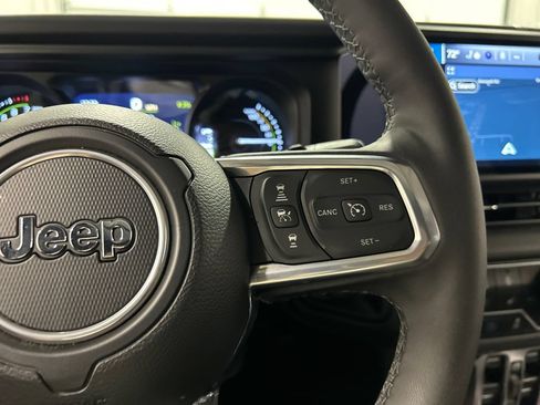 Used 2025 Jeep Wrangler Unlimited Sahara AWD/4WD image 20