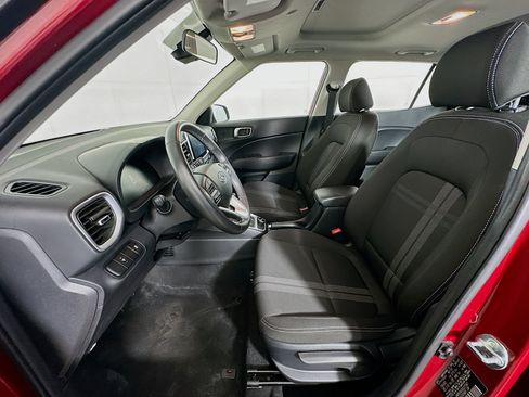 Used 2025 Hyundai Venue SEL FWD image 13