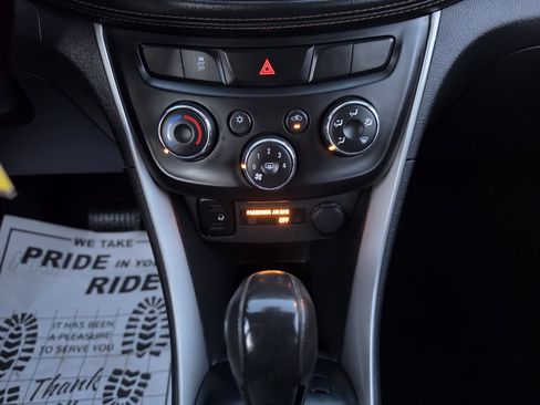 Used 2022 Chevrolet Trax LS w/ Tint and Cruise Package FWD image 32