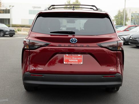 New 2026 Toyota Sienna XLE FWD image 5