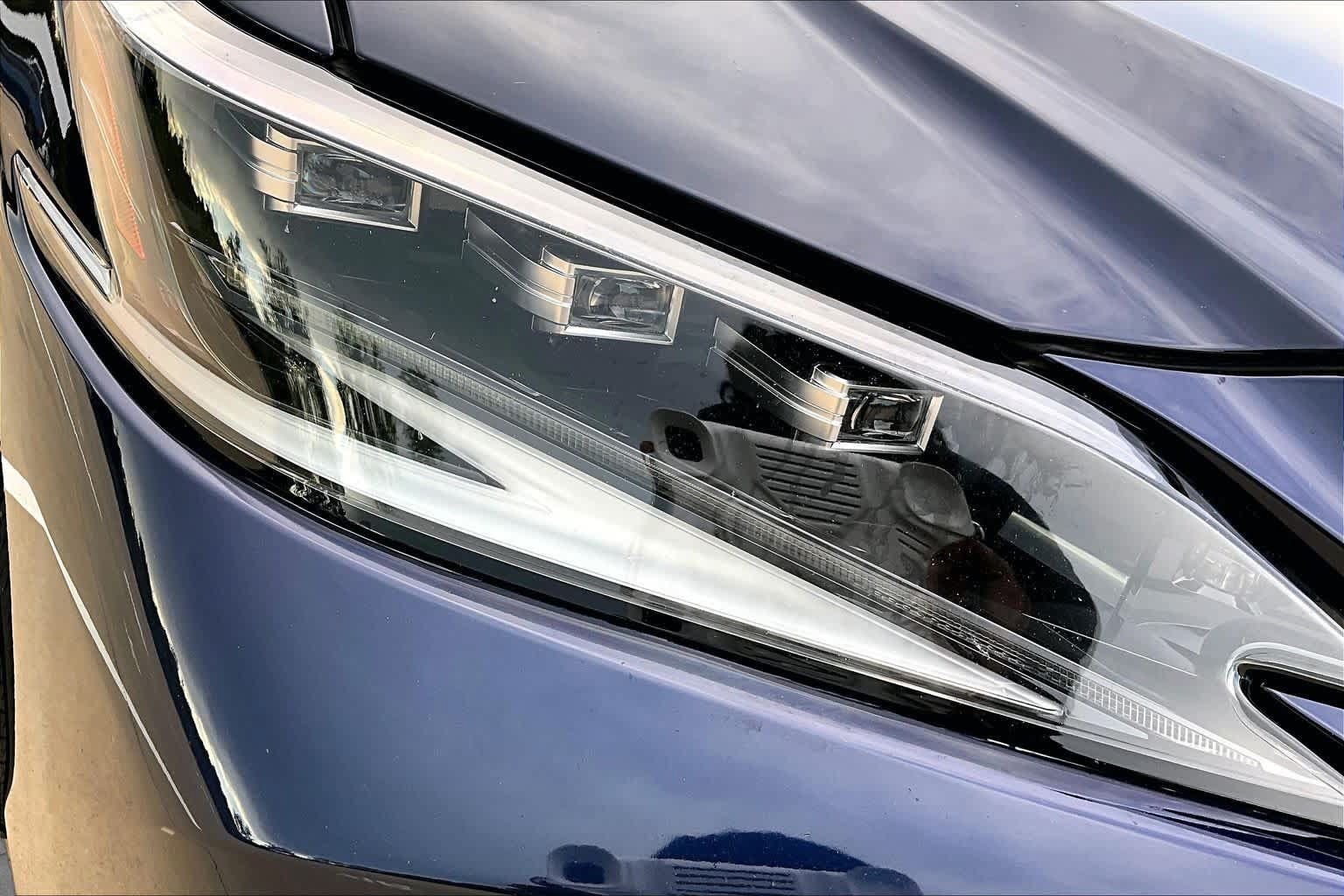 Used 2023 Lexus ES 300h Ultra Luxury w/ Accessory Package (Z2) FWD image 28