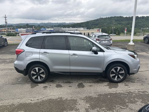 Used 2018 Subaru Forester 2.5i Premium w/ All-Weather Package AWD/4WD image 2