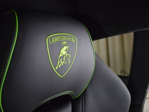 Used 2020 Lamborghini Huracan EVO image 39