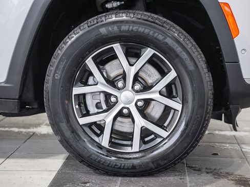 Used 2024 Jeep Grand Cherokee L Limited w/ Luxury Tech Group II image 21