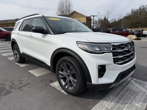 New 2026 Ford Explorer Active w/ Active Comfort Package AWD/4WD image 3