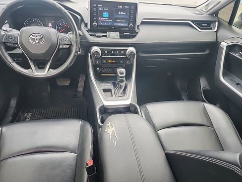 Used 2020 Toyota RAV4 XLE Premium image 9