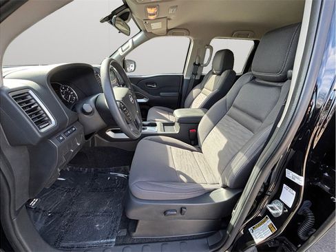 Used 2022 Nissan Frontier SV image 2