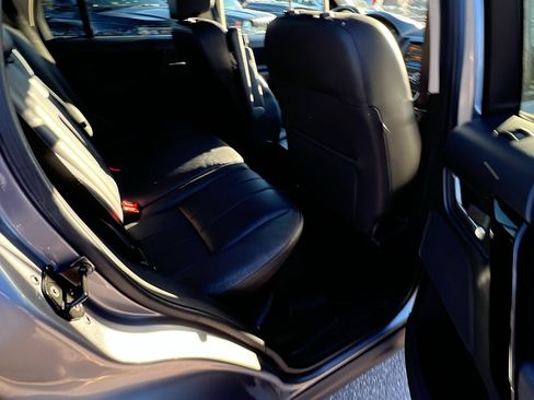 Used 2013 Land Rover LR2 image 23