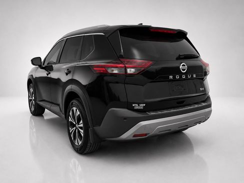Used 2021 Nissan Rogue SV w/ Premium Package FWD image 3