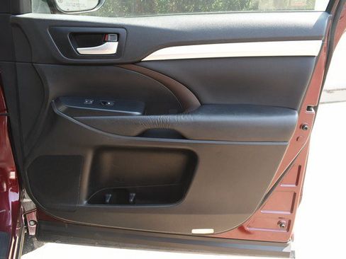 Used 2016 Toyota Highlander XLE AWD/4WD image 24