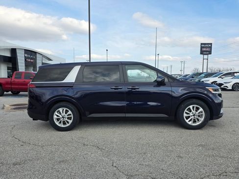 Used 2022 Kia Carnival LX image 9