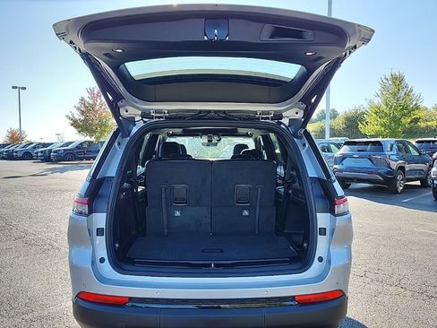 New 2025 Jeep Grand Cherokee L Limited w/ Black Appearance Package image 17