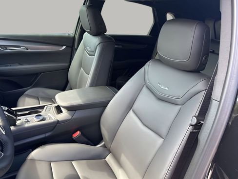 New 2025 Cadillac XT5 Luxury image 24