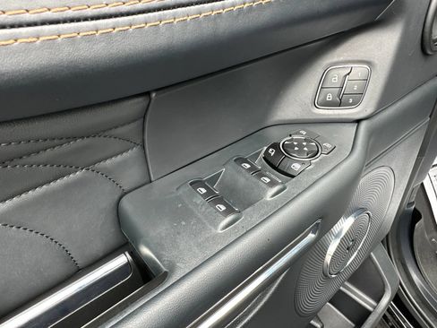 Used 2023 Ford Expedition Platinum AWD/4WD image 20
