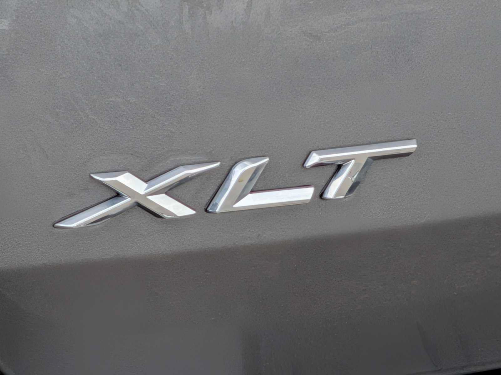 Used 2024 Ford Explorer XLT AWD/4WD image 11